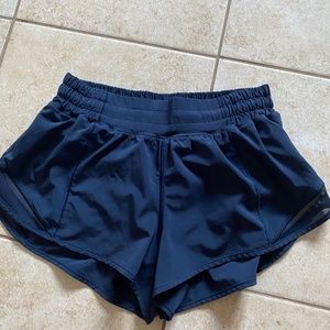 lulu lemon hotty hot navy blue shorts size 6 reg 2.5 in inseam